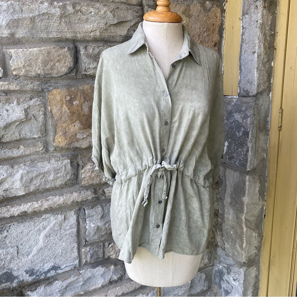 I love marbled acid wash ruffle trim tunic draped cinch waist blouse M